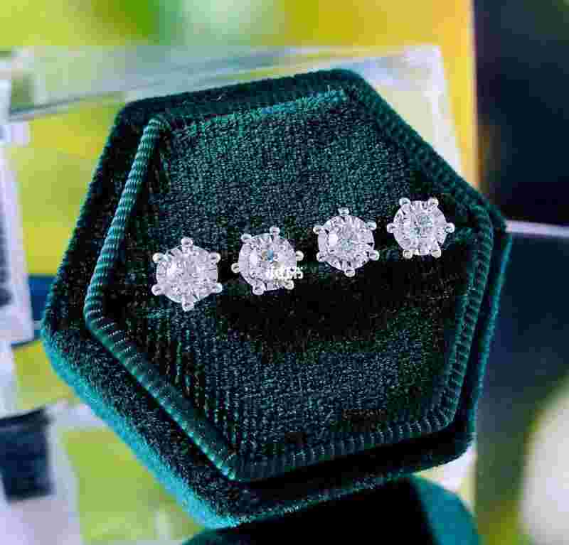 50分钻石耳钉显大吗,50分的钻石耳钉大概多少钱-第1张图片-翡翠网