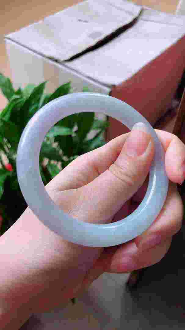 东莞哪里有翡翠手镯加工东莞翡翠加工便宜点的地方-第1张图片-翡翠网 东莞哪里有翡翠手镯加工东莞翡翠加工便宜点的地方-第1张图片-翡翠网