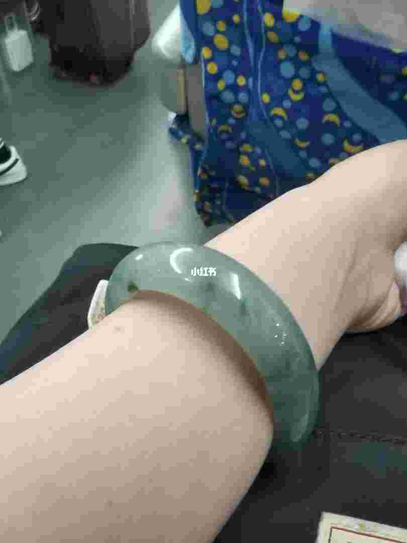 东莞哪里有翡翠手镯加工东莞翡翠加工便宜点的地方-第2张图片-翡翠网 东莞哪里有翡翠手镯加工东莞翡翠加工便宜点的地方-第2张图片-翡翠网