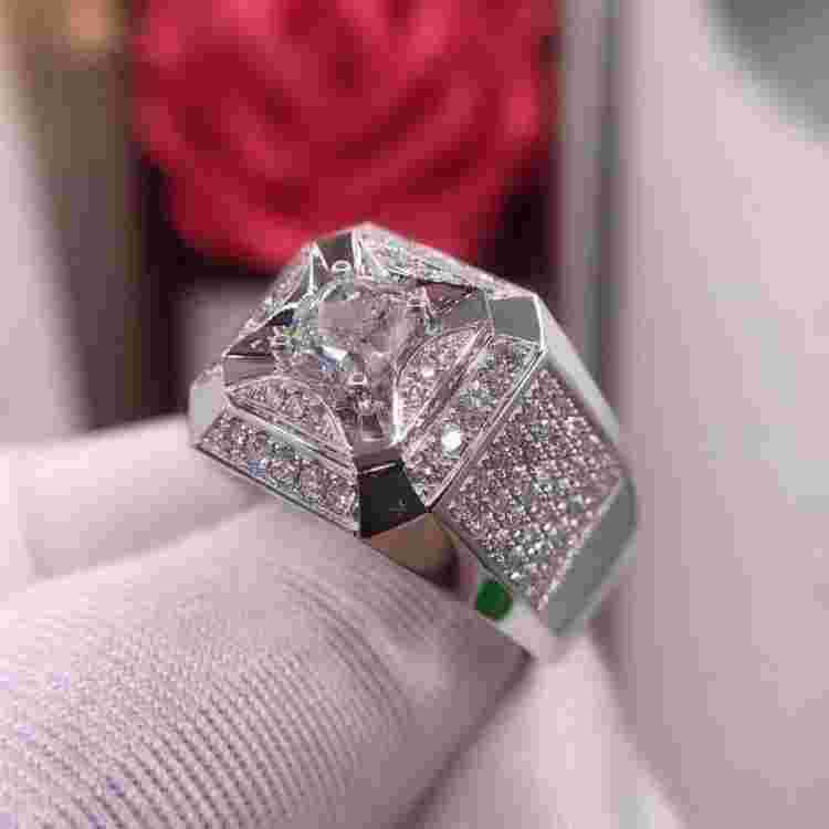 一克拉钻石大概价格,一克拉钻石大概价格是多少钱-第1张图片-翡翠网 一克拉钻石大概价格,一克拉钻石大概价格是多少钱-第1张图片-翡翠网