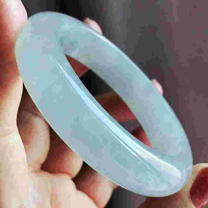 冰种白色翡翠手镯,冰种白色翡翠手镯好吗-第1张图片-翡翠网 冰种白色翡翠手镯,冰种白色翡翠手镯好吗-第1张图片-翡翠网