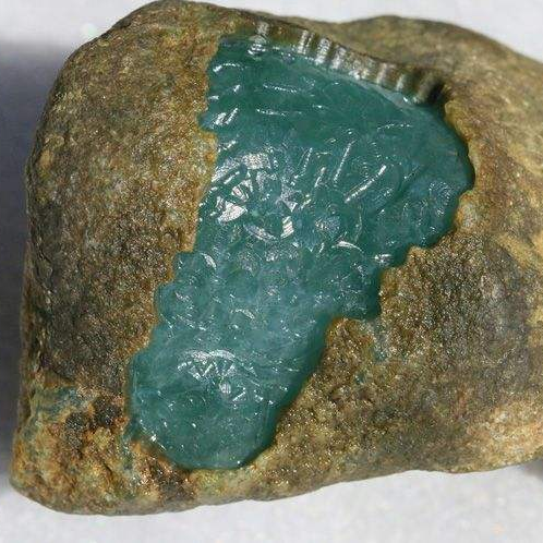 原石翡翠知识大全,如何挑选翡翠原石毛料-第2张图片-翡翠网 原石翡翠知识大全,如何挑选翡翠原石毛料-第2张图片-翡翠网