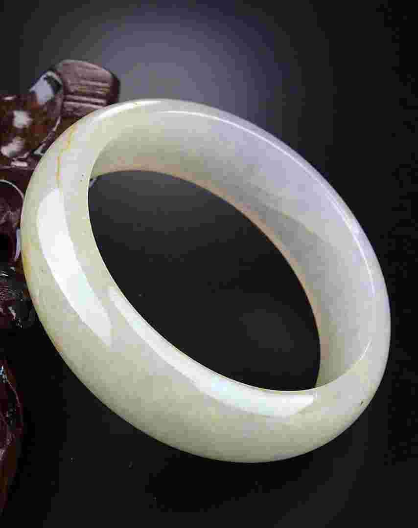 糯冰种翡翠什么价格满绿翡翠镯子清朝糯冰种翡翠手镯值钱吗-第1张图片-翡翠网