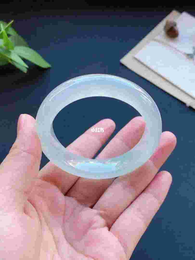 高冰种翡翠手镯图片高冰种翡翠一般值多少钱-第2张图片-翡翠网