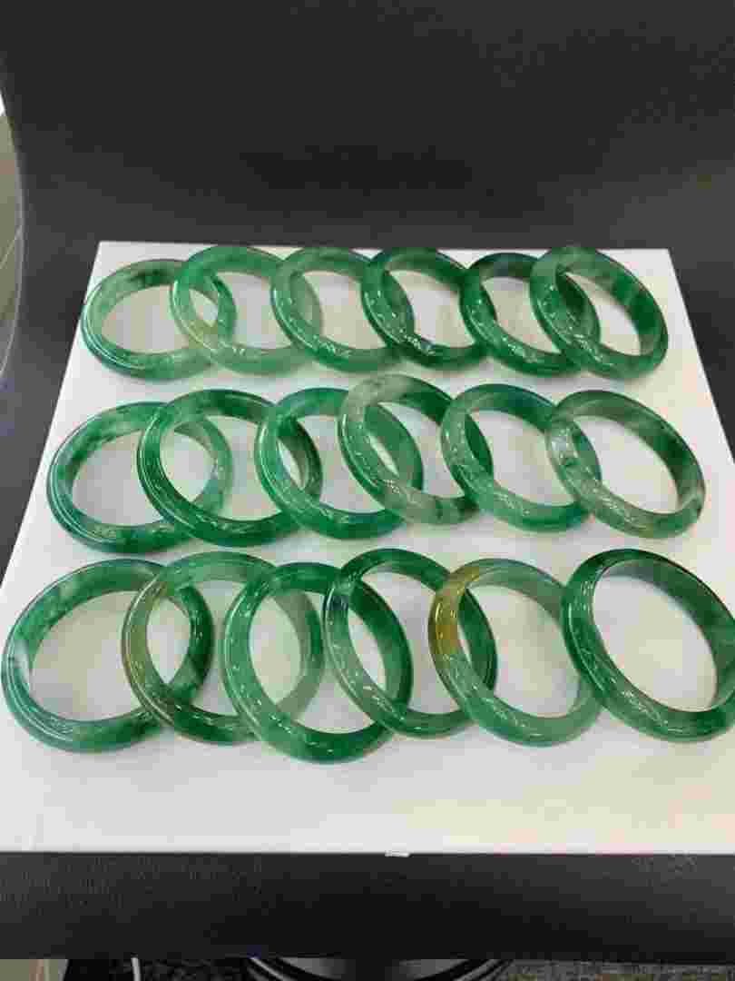 独龙玉原石图片玉石的鉴别方法图解-第2张图片-翡翠网 独龙玉原石图片玉石的鉴别方法图解-第2张图片-翡翠网