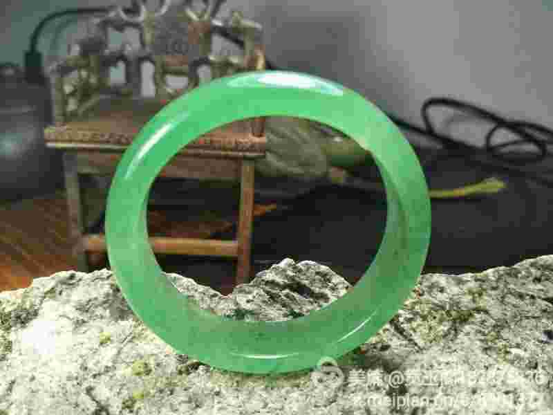 独龙玉与翡翠的区别独龙玉-第2张图片-翡翠网 独龙玉与翡翠的区别独龙玉-第2张图片-翡翠网