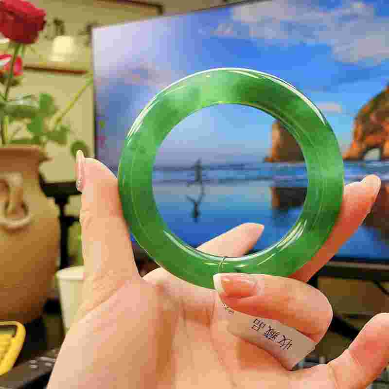 独龙玉手镯一般多少钱独龙玉高冰飘花手镯多少钱-第2张图片-翡翠网