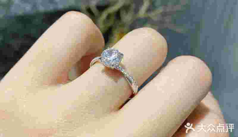 2万左右的钻戒推荐2万左右的钻戒推荐女款-第1张图片-翡翠网 2万左右的钻戒推荐2万左右的钻戒推荐女款-第1张图片-翡翠网