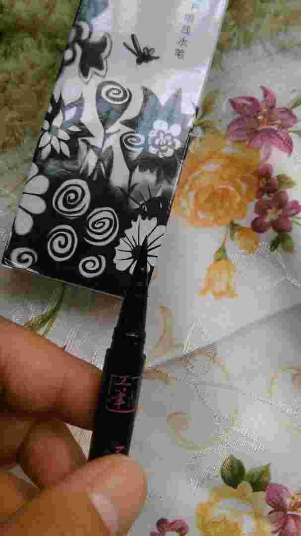 玛丽黛佳眼线笔真假对比玛丽黛佳眼线笔-第1张图片-翡翠网 玛丽黛佳眼线笔真假对比玛丽黛佳眼线笔-第1张图片-翡翠网