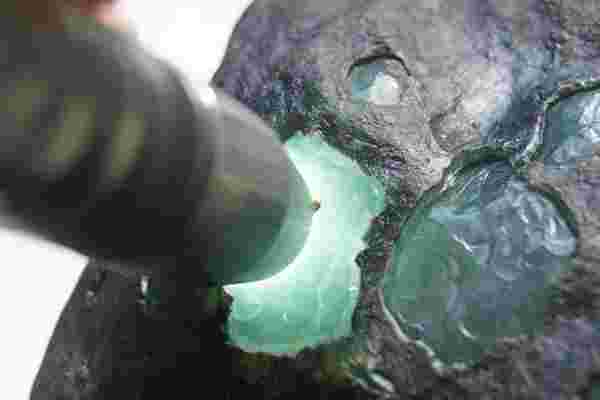 怎样辨别翡翠原石场口,怎样辨别翡翠原石-第1张图片-翡翠网 怎样辨别翡翠原石场口,怎样辨别翡翠原石-第1张图片-翡翠网