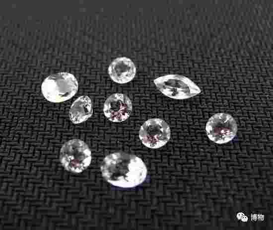 钻石和锆石有什么不同的简单介绍-第1张图片-翡翠网 钻石和锆石有什么不同的简单介绍-第1张图片-翡翠网