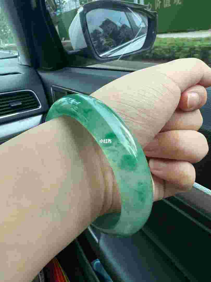 翡翠和独龙玉哪个对身体好,翡翠和独龙玉哪个对身体好点-第1张图片-翡翠网