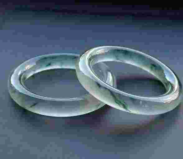 怎么辨别翡翠知识怎么分辨翡翠的真假最简单的方法-第1张图片-翡翠网