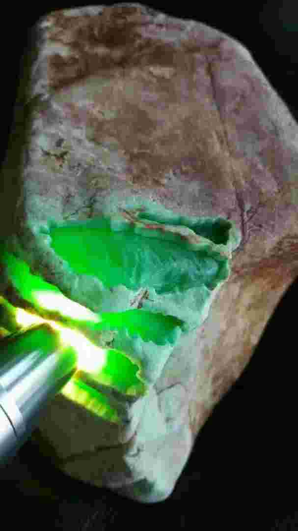 了解翡翠原石的知识点了解翡翠原石的知识-第2张图片-翡翠网 了解翡翠原石的知识点了解翡翠原石的知识-第2张图片-翡翠网