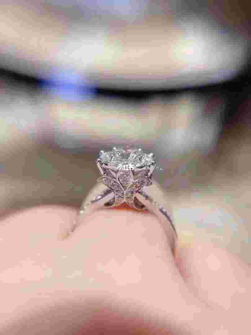 1克拉钻戒价格查询表dr钻戒价格2022价格表-第1张图片-翡翠网 1克拉钻戒价格查询表dr钻戒价格2022价格表-第1张图片-翡翠网