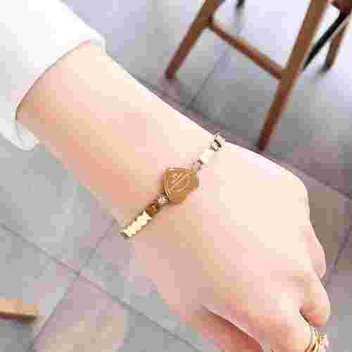 女人金戴右手不能左手戴手镯左右手有什么讲究吗-第2张图片-翡翠网