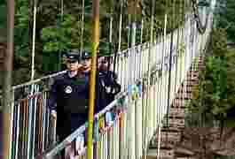 独龙玉与翡翠哪个值钱,独龙玉与翡翠的区别是什么-第2张图片-翡翠网