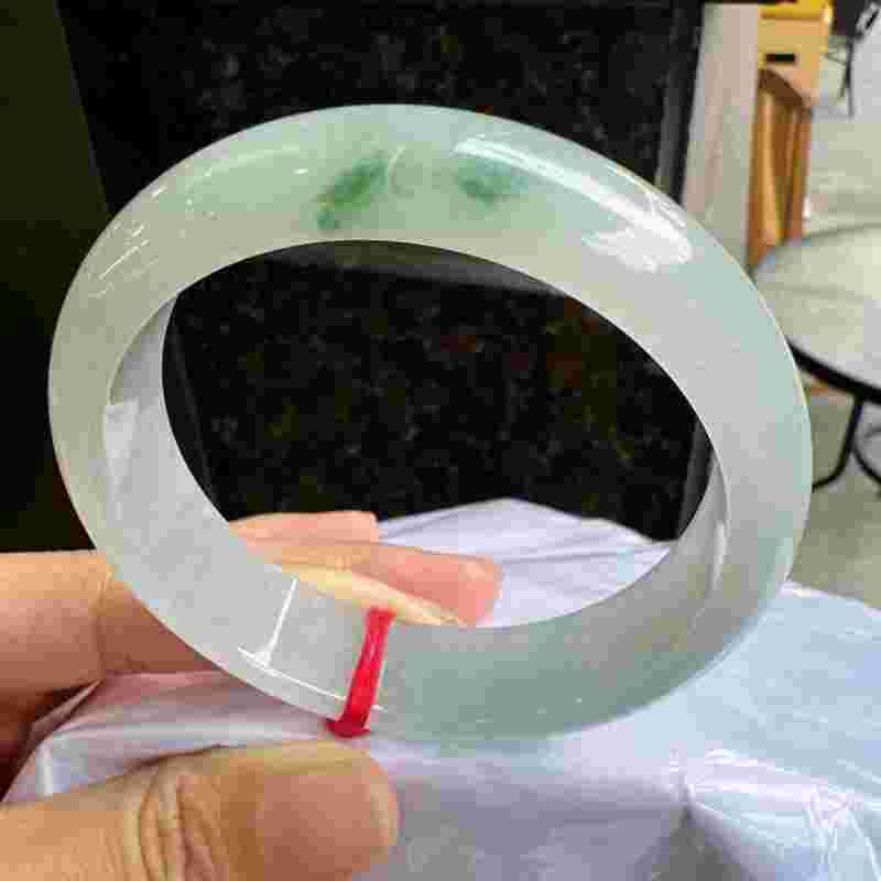 平洲翡翠手镯批发,平洲翡翠手镯批发市场有假货吗-第1张图片-翡翠网