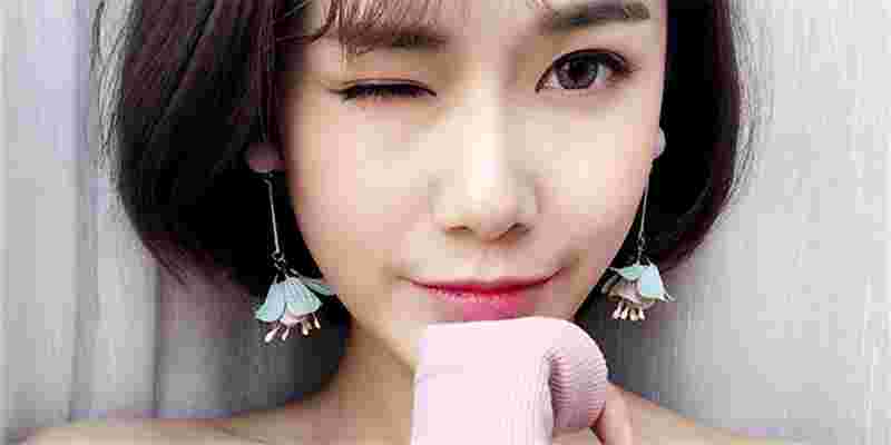 女人打耳洞的风水,女人戴耳环的风水-第1张图片-翡翠网