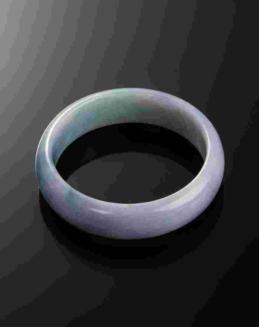 春带绿翡翠的手镯价格,翡翠绿镯子的价格一般多少-第1张图片-翡翠网 春带绿翡翠的手镯价格,翡翠绿镯子的价格一般多少-第1张图片-翡翠网