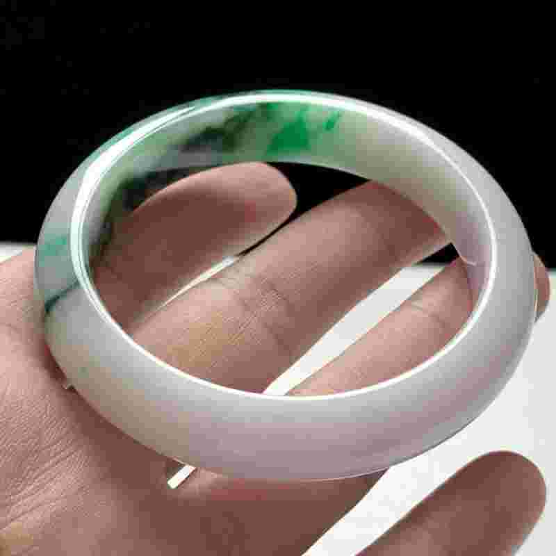 怎么买到好的翡翠手镯怎么买翡翠手镯靠谱-第1张图片-翡翠网