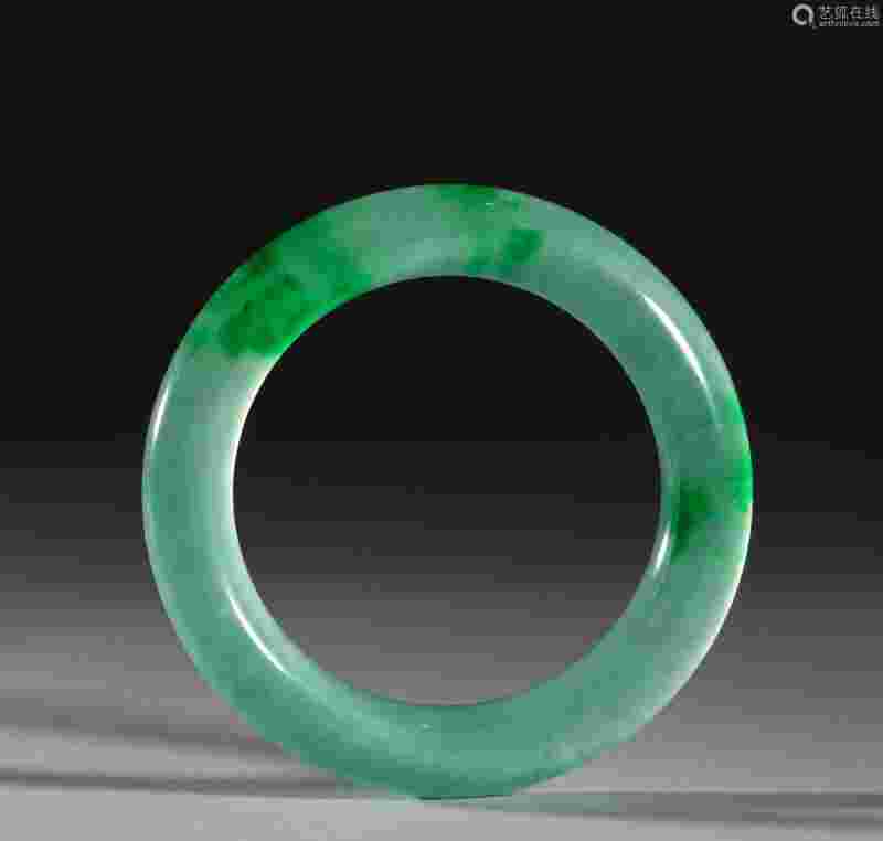 翡翠手镯好卖么,翡翠手镯值得投资吗-第2张图片-翡翠网 翡翠手镯好卖么,翡翠手镯值得投资吗-第2张图片-翡翠网