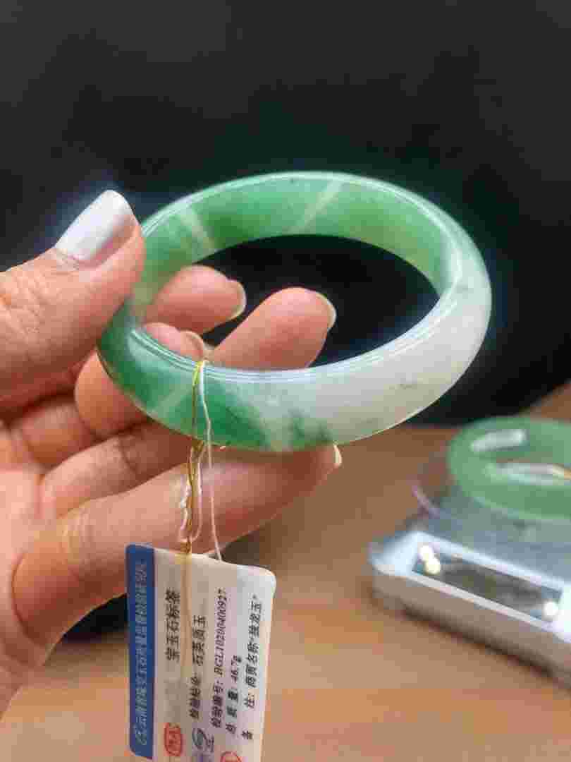 独龙玉和翡翠的区别哪个好一点独龙玉和翡翠的区别哪个好-第2张图片-翡翠网 独龙玉和翡翠的区别哪个好一点独龙玉和翡翠的区别哪个好-第2张图片-翡翠网