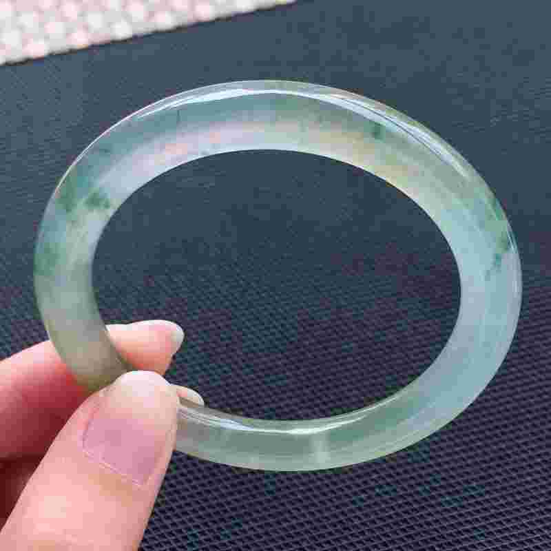 翡翠手镯黄冰种冰黄翡翠手镯的寓意-第1张图片-翡翠网 翡翠手镯黄冰种冰黄翡翠手镯的寓意-第1张图片-翡翠网