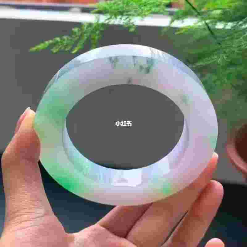 淡春彩翡翠手镯编号翡翠中淡春彩是什么样子?-第2张图片-翡翠网