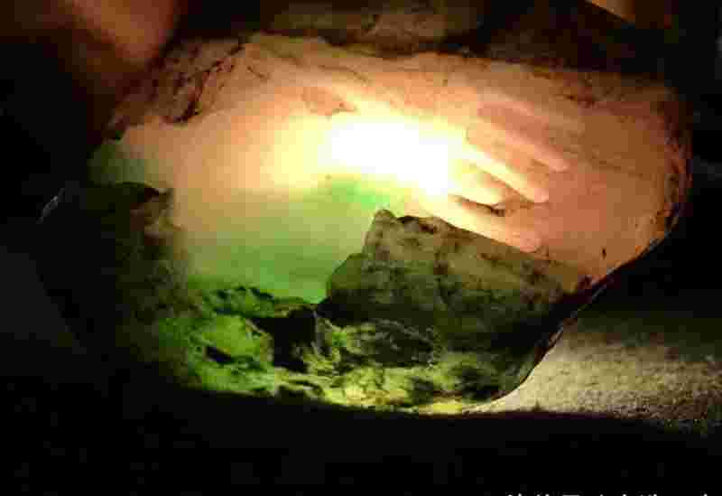 网上买翡翠原石是真的吗网上卖的翡翠原石是真的还是假的?-第2张图片-翡翠网 网上买翡翠原石是真的吗网上卖的翡翠原石是真的还是假的?-第2张图片-翡翠网