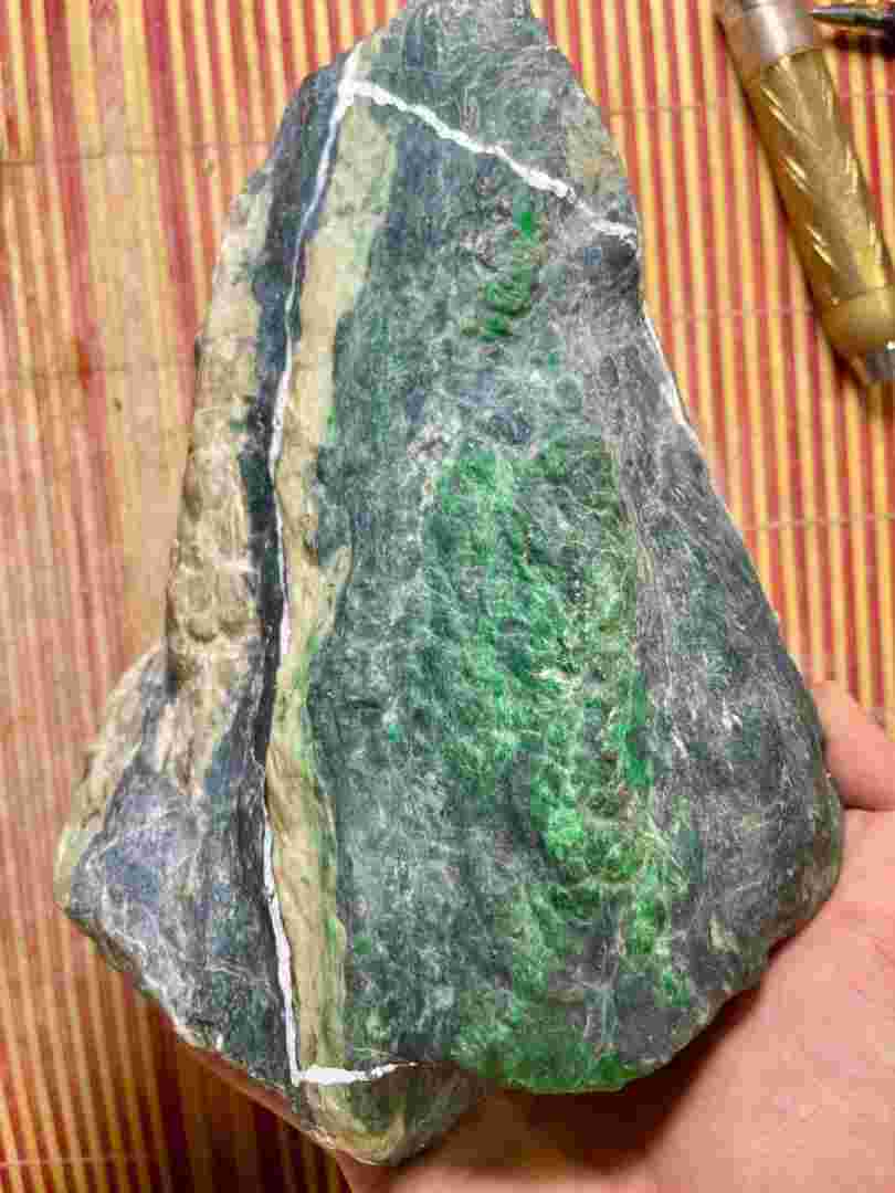 翡翠原石怎么辨别翡翠原石哪里多-第2张图片-翡翠网