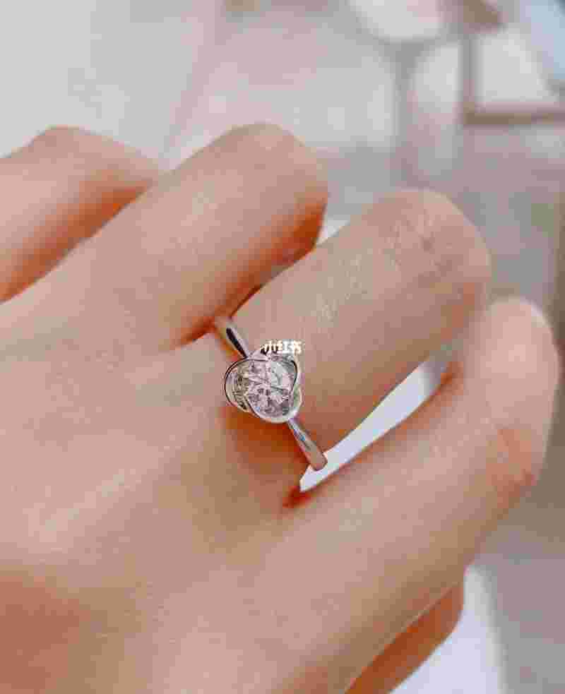 钻戒买什么牌子好性价比最高注意些什么?钻戒买什么牌子好性价比最高-第1张图片-翡翠网 钻戒买什么牌子好性价比最高注意些什么?钻戒买什么牌子好性价比最高-第1张图片-翡翠网