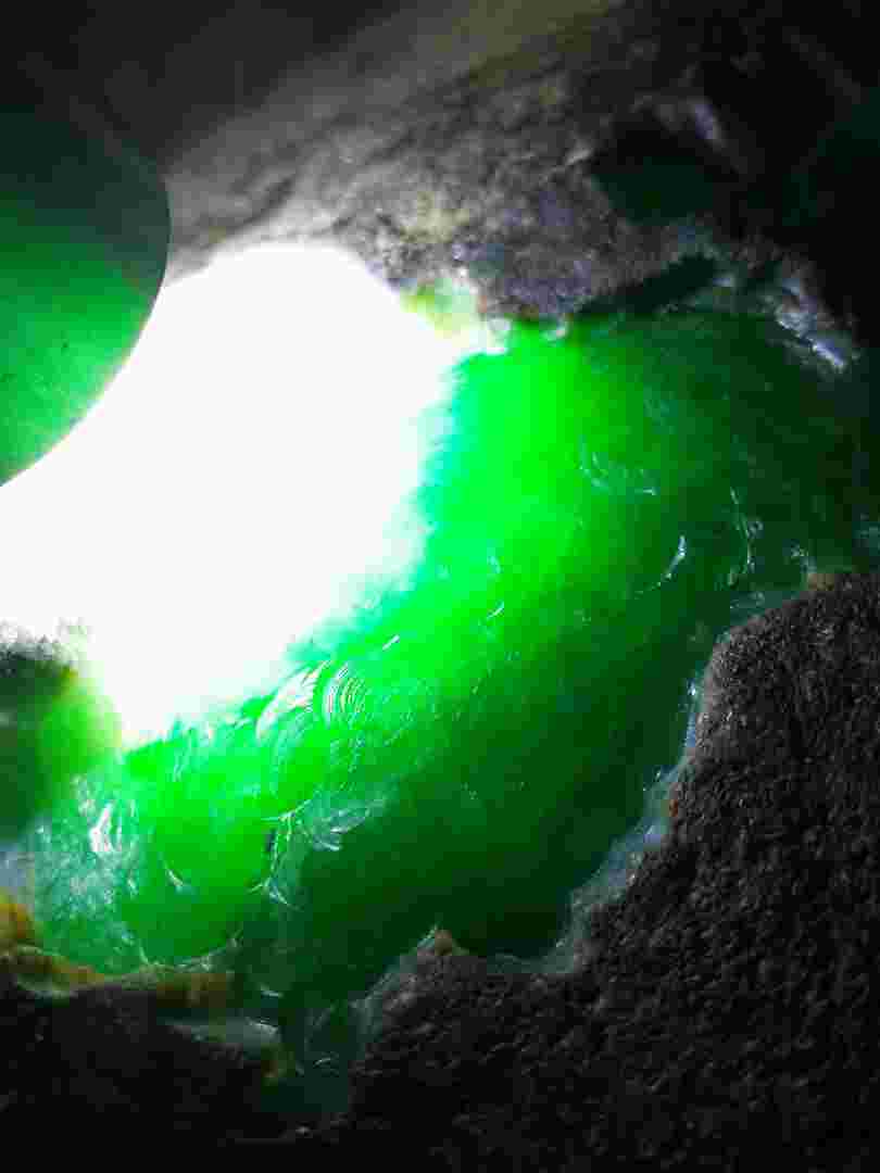 阳绿翡翠原石价格阳绿翡翠原石价格走势-第2张图片-翡翠网 阳绿翡翠原石价格阳绿翡翠原石价格走势-第2张图片-翡翠网