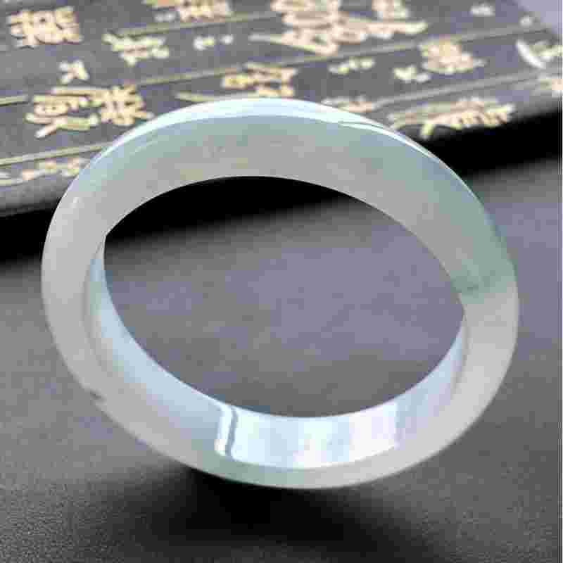 冰种白色翡翠手镯价格冰种白色翡翠手镯价格及图片-第1张图片-翡翠网 冰种白色翡翠手镯价格冰种白色翡翠手镯价格及图片-第1张图片-翡翠网