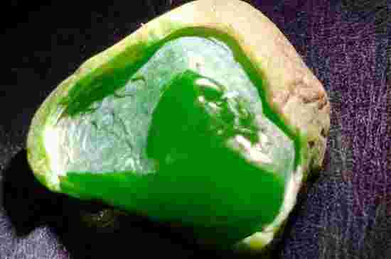 翡翠原石怎么玩?翡翠原石怎么玩视频-第1张图片-翡翠网