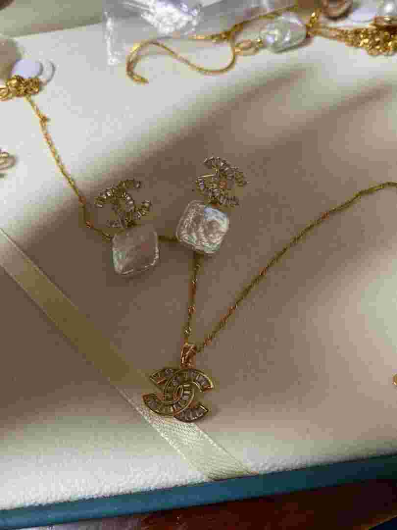 一套首饰大概多少钱人民币一套首饰大概多少钱-第1张图片-翡翠网 一套首饰大概多少钱人民币一套首饰大概多少钱-第1张图片-翡翠网