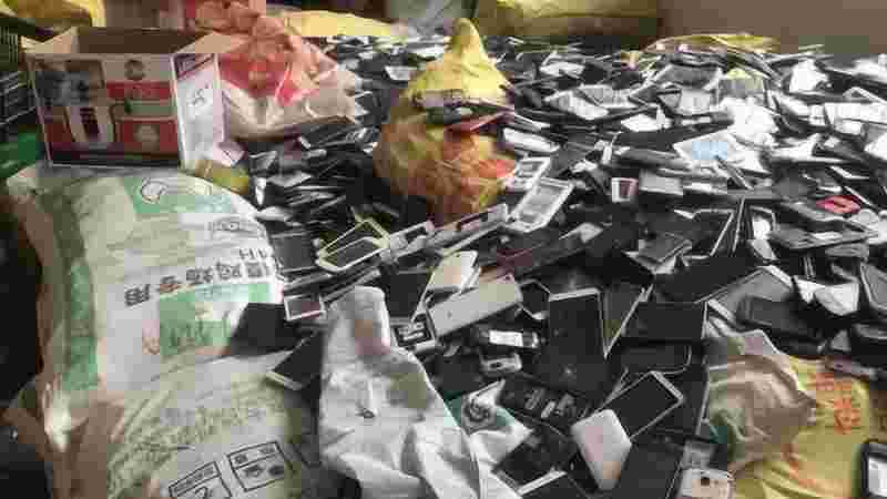 手机主板提炼黄金,手机主板提炼黄金违法吗-第2张图片-翡翠网 手机主板提炼黄金,手机主板提炼黄金违法吗-第2张图片-翡翠网