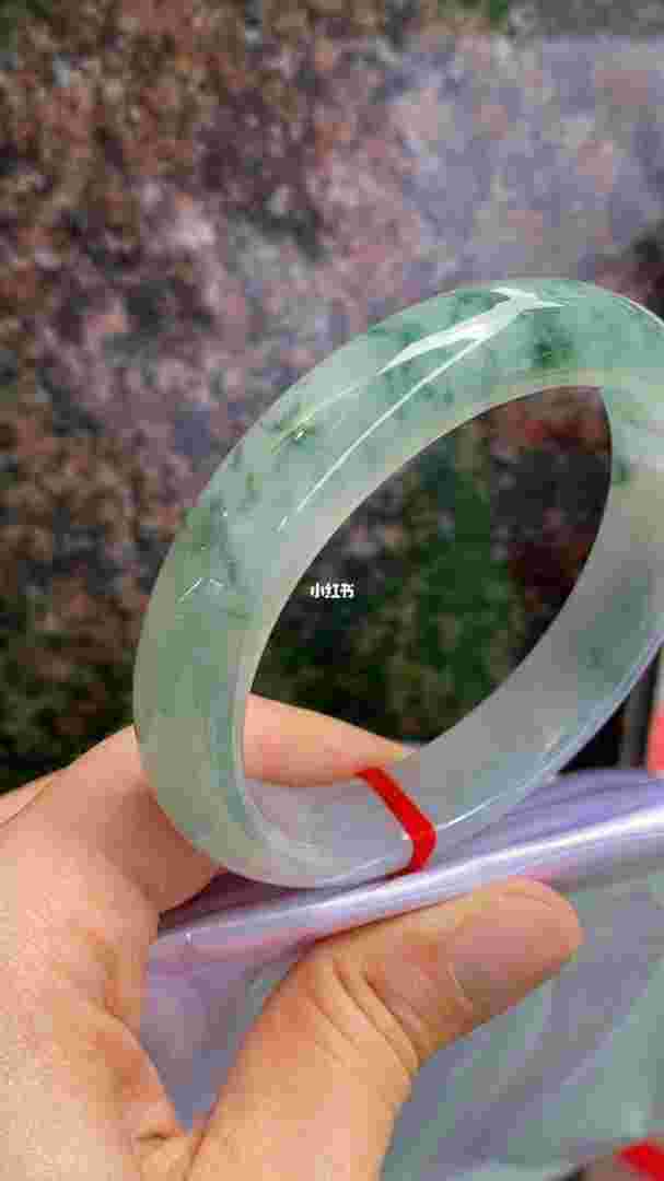 为什么要带翡翠手镯,为什么要戴玉镯-第1张图片-翡翠网