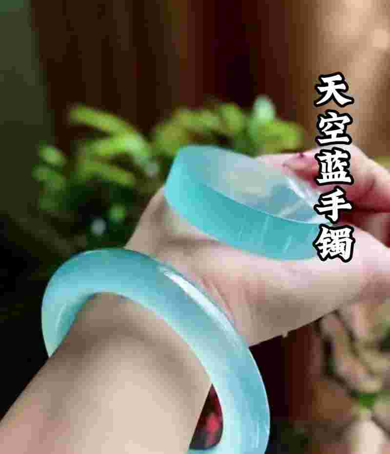 翡翠天空蓝色手镯图片大全翡翠天空蓝色手镯图片-第1张图片-翡翠网
