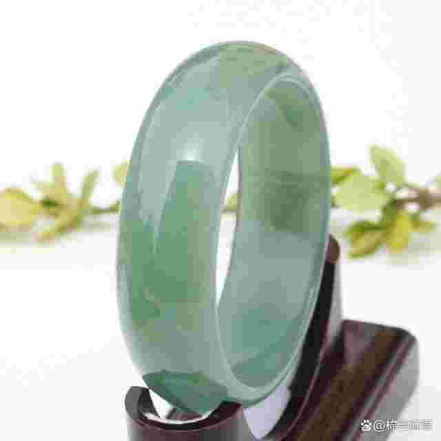 翡翠白玉手镯作用翡翠白玉手镯作用是什么-第1张图片-翡翠网