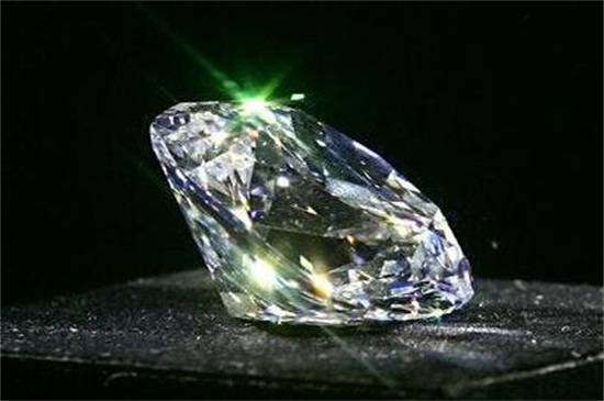 钻石只有在灯光下才闪吗,钻石只有在灯光下才闪吗为什么-第2张图片-翡翠网