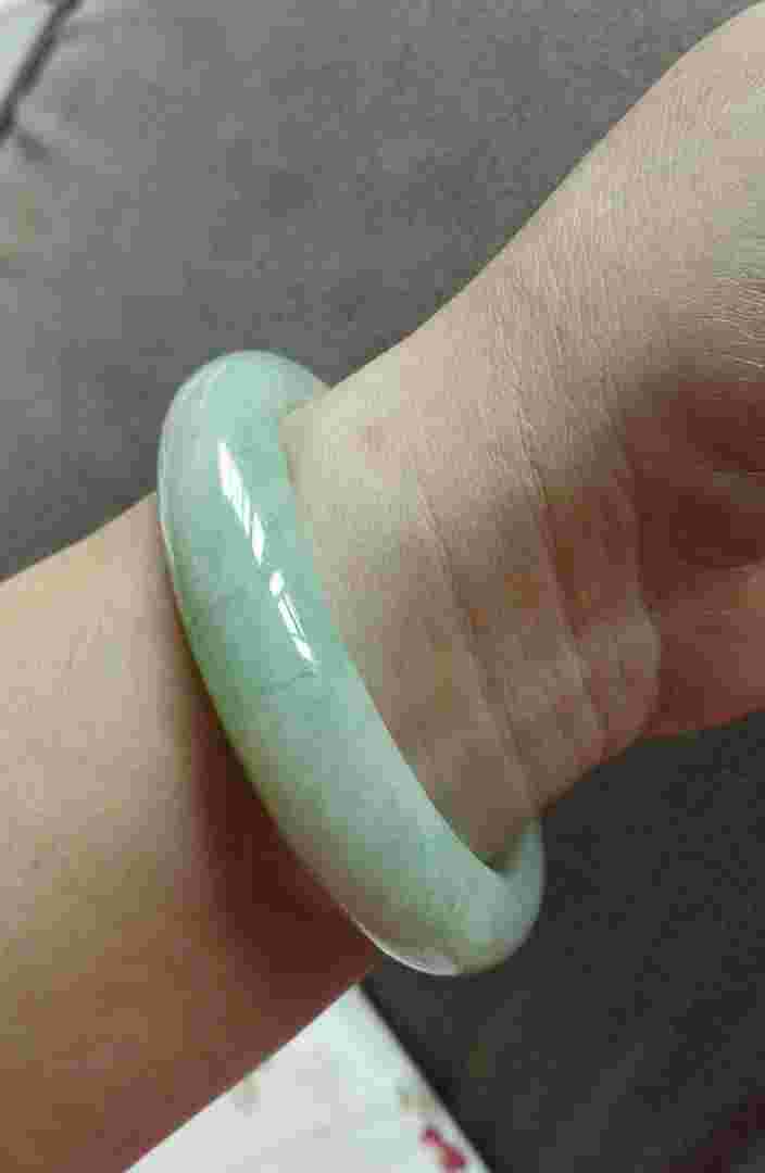 翡翠手镯的石纹鉴别方法,翡翠手镯的石纹鉴别-第2张图片-翡翠网