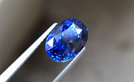 “臻于完美”的梦幻宝石 蓝宝石中矢车菊与皇家蓝怎么区分?-第1张图片-翡翠网 “臻于完美”的梦幻宝石 蓝宝石中矢车菊与皇家蓝怎么区分?-第1张图片-翡翠网