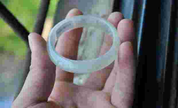 翡翠镯子有矿点,翡翠手镯矿缺-第1张图片-翡翠网 翡翠镯子有矿点,翡翠手镯矿缺-第1张图片-翡翠网