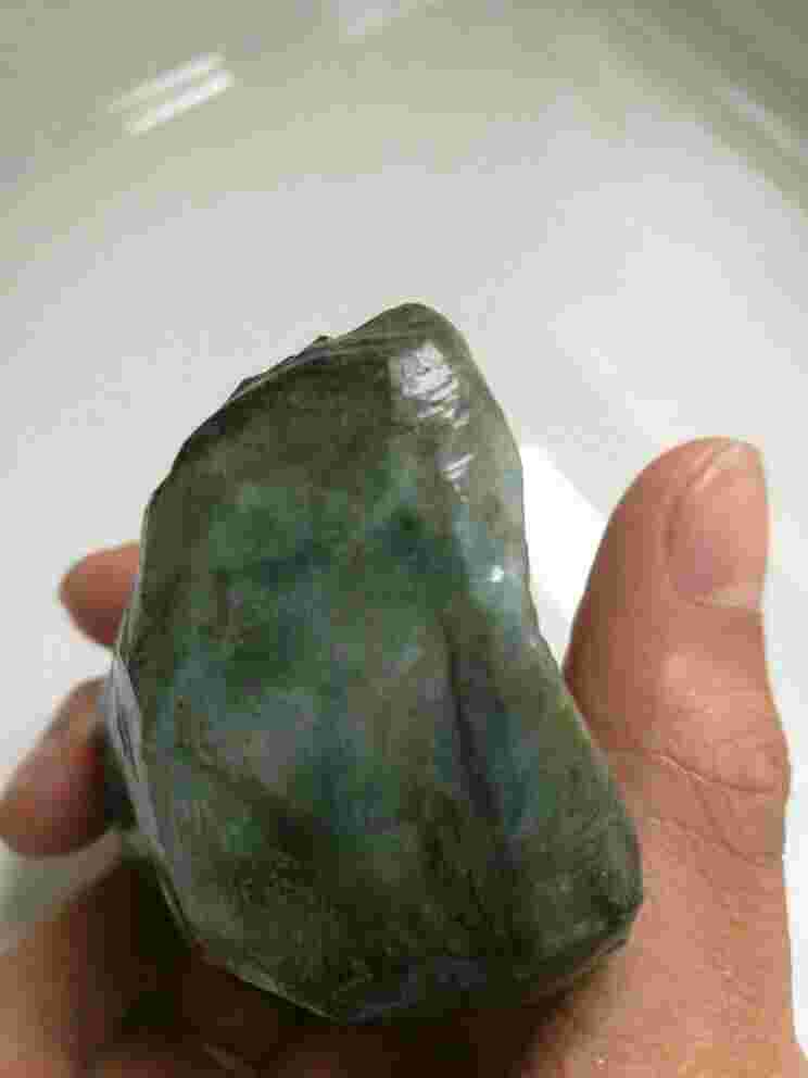 怎样分辨翡翠原石真假怎样分辨翡翠原石真假视频-第1张图片-翡翠网 怎样分辨翡翠原石真假怎样分辨翡翠原石真假视频-第1张图片-翡翠网