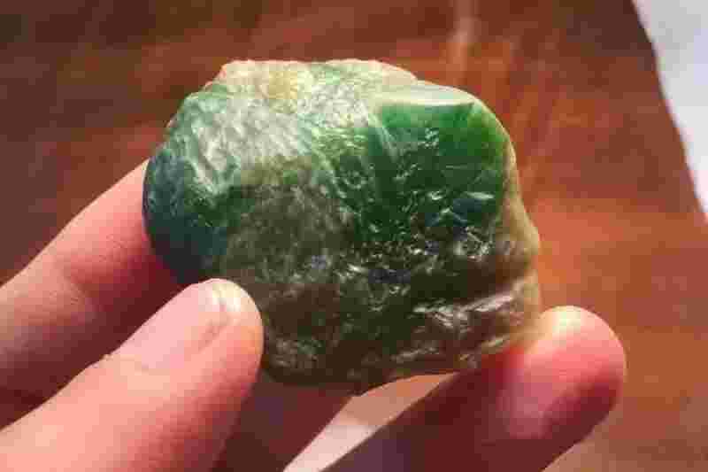 翡翠原石去哪买,翡翠原石去哪买比较划算-第1张图片-翡翠网