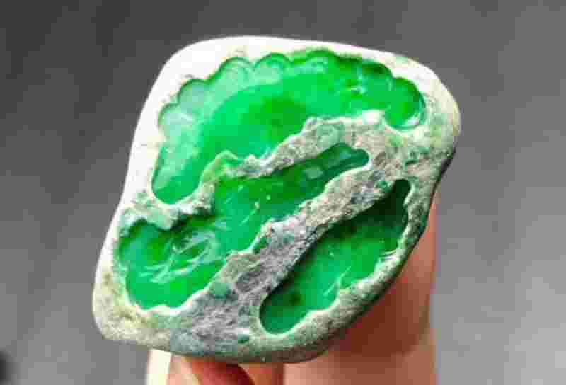 翡翠原石怎么辨别优劣翡翠原石怎么挑选?-第1张图片-翡翠网 翡翠原石怎么辨别优劣翡翠原石怎么挑选?-第1张图片-翡翠网