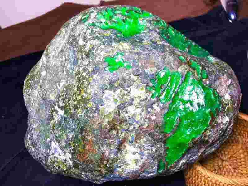 缅甸红翡翠原石价格及图片缅甸红翡翠原石价格-第1张图片-翡翠网 缅甸红翡翠原石价格及图片缅甸红翡翠原石价格-第1张图片-翡翠网