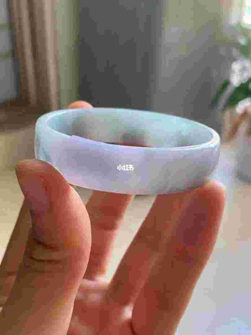 翡翠手镯上有紫色的成色好吗?,翡翠手镯有点发紫是a吗-第1张图片-翡翠网 翡翠手镯上有紫色的成色好吗?,翡翠手镯有点发紫是a吗-第1张图片-翡翠网