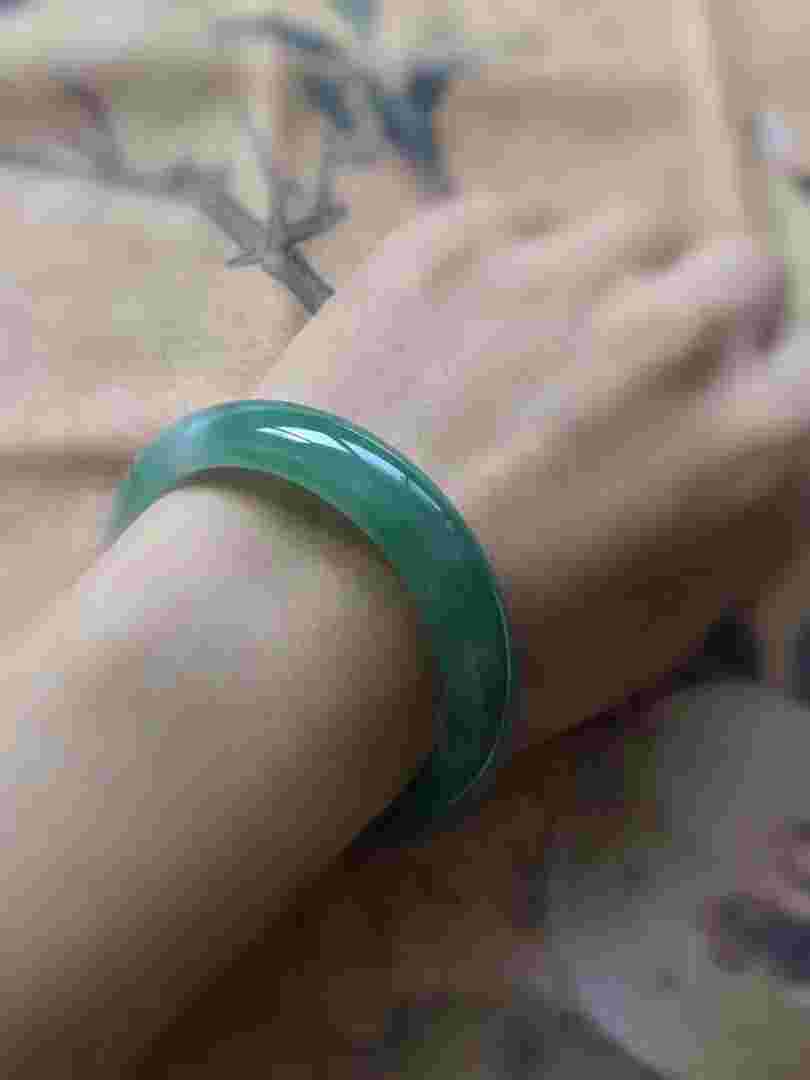 戴翡翠手镯对身体有什么好处视频戴翡翠手镯上节目-第2张图片-翡翠网 戴翡翠手镯对身体有什么好处视频戴翡翠手镯上节目-第2张图片-翡翠网